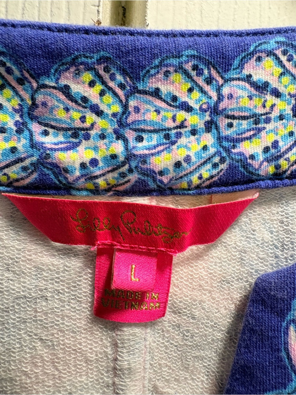 Lilly Pulitzer Blue and Pink Shell-Print Relaxed V-Neck sleeveless dress - Picture 3 of 4